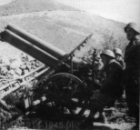 Rok 1940/1941, Albania - Front grecko-włoski - haubica 100/17 Mod.916 na stanowisku w górach.