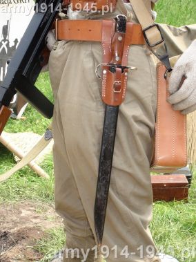Słynny, budzący grozę wśród amerykańskich żołnierzy długi bagnet japoński do karabinu Arisaka. 