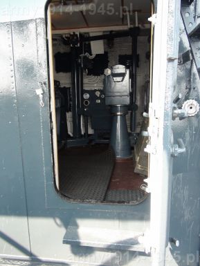 ORP Błyskawica, wejście do centrali artyleryjskiej.