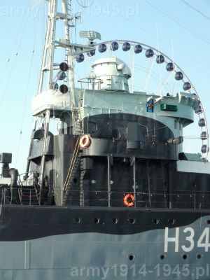 3. ORP Błyskawica, nadbudówka w "koronie" z gondoli karuzeli.