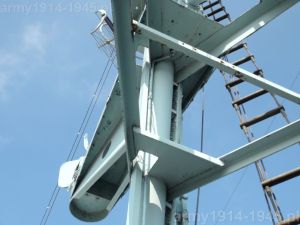 99. ORP Błyskawica, ... i nieco zboku, od lewej w kierunku anteny radaru...