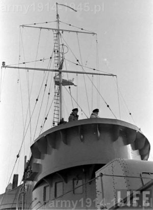 111. ORP Błyskawica, ... i z magazynu Life, lecz od prawej burty.