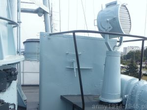 7. ORP Błyskawica, za wejściem znajduje się reflektor sygnalizacyjny.