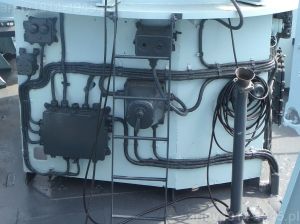 72. ORP Błyskawica, ścianka montażowa osłaniająca od przodu fundament dalocelownika. 