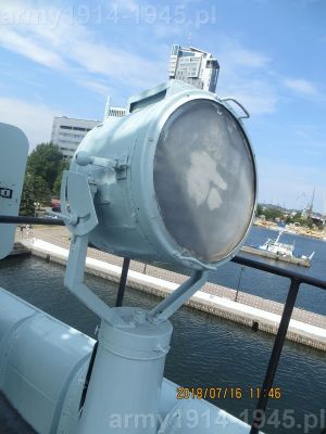 81. ORP Błyskawica, prawy reflektor sygnalizacyjny. 