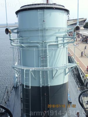 91. ORP Błyskawica, komin obecnie - widać liczne różnice detali. 