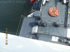 88. ORP Błyskawica, schody dobudowano dla wygody turystów. 