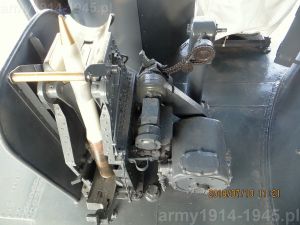 16. ORP Błyskawica. Podnośnik amunicyjny nr. 1. Znajduje się na pokładzie przed przednią nadbudówką. 