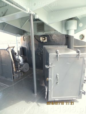 19. ORP Błyskawica. Lewo burtowy park amunicyjny działa nr. 1.