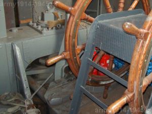 11. ORP Błyskawica, widok na zamocowanie osi obrotu stery.  