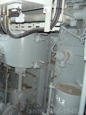 15. ORP Błyskawica, widok na maszynkę sterową od strony prawej burty. Maszynka sterowa, jak wszystkie urządzenia na okręcie z wyjątkiem awaryjnych, napędzana była parą.