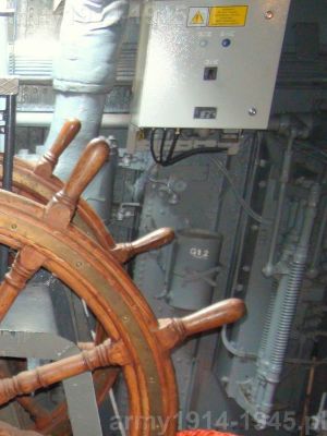 27. ORP Błyskawica, widok przedniej ściany po prawej stronie. 