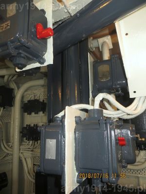 37. ORP Błyskawica, osłony ciągów przekaźników