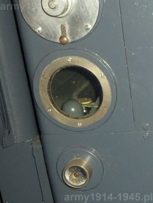 44. ORP Błyskawica, mały wgląd do wnętrza FCB.