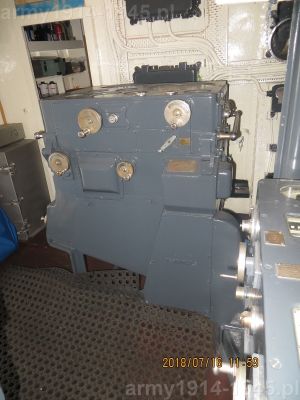 76. ORP Błyskawica, prawy bok kalkulatora FKC umieszczonego po lewej stronie centrali