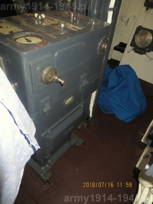 85. ORP Błyskawica, prawa strona stojącego na środku centrali kalkulatora FCB.