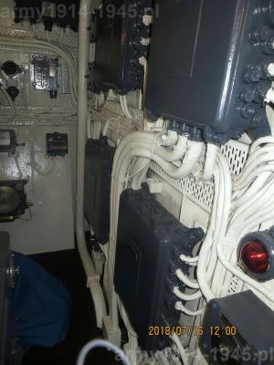 88. ORP Błyskawica, z prawej strony zdjęcia lewa strona przedniej ściany centrali