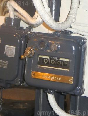 103. ORP Błyskawica, dolny wskaźnik podawał odległość w kablach