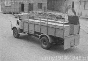 3Ro przystosowany do roli transportera amunicji dla zainstalowanych na samochodach 3Ro armat przeciwlotniczych 90/53.   