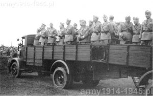 Lancia 3Ro z przyczepą, jako trybuna honorowa.  