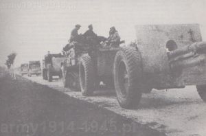 Artyleria 10 BKP-M podczas marszu do Halicza po zwycięzkiej walce z Niemcami pod Zboiskami koło Lwowa. Zdjęcie z 17 września 1939 r., czyli z dnia kiedy już wiedziano o agresji sowieckiej na Polskę. 