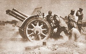 Lato 1942 - Afryka Północna. Haubice 100/17 prowadzą ogień zaporowy. 