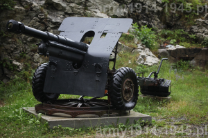 Haubica 105/22 mod.14/61 w położeniu bojowym.