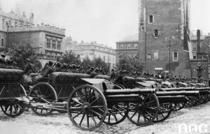 Źródło: archiwum NAC. Kraków, maj 1934 r. Parada baterii haubic z 6. Pułku Artylerii Lekkiej.