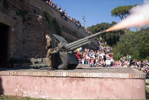 Haubica 105/22 mod.14/61 na wzgórzu Gianicolo w Rzymie.