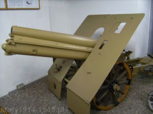 Haubica 100/17 Mod.916 w muzeum (Wikipedia)