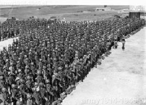 Rok 1943, żołnierze włoscy w Linopoti. (Isola Coo)