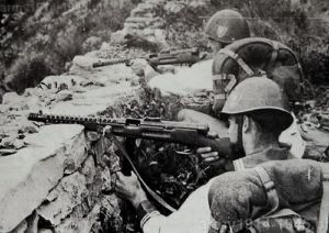 Włoscy komandosi marynarki wojenne podczas ćwiczeń w 1944 r. 