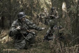 Zwiad drużyny piechoty WH w okolicach Wormditt (Orneta) listopad 1944.