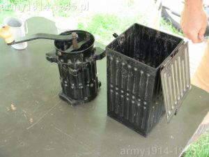 Tajna broń Regio Esercito. Ładowarka? Nie! To młynek do kawy. 