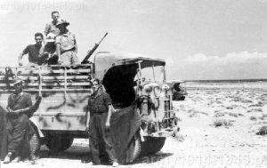 SPA CL 39 z Reggimento GG.FF w Afryce Północnej rejon Bir el Gobi. Na skrzyni ustawiony ckm Fiat-Revelli modello 14/35.  