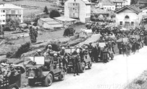 Autocarrette OM 36P Dywizji Zmotoryzowanej "Trieste" podczas pokonywania Alp w czerwcu 1940 r.