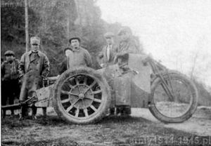 Trójkołowiec Moto Guzzi po przerobieniu na ciągnik dołączył do konkursu na pojazd transportowy w 1930 r.