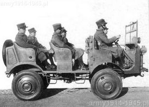 Na prawo prototyp wyposażony w koła z ogumieniem pneumatycznym podczas testów w Centrum badań motoryzacji (Centro studi della motorizzazione).