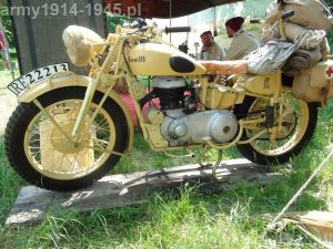 Motocykl Benelli 500 VLM, który w związku z wprowadzeniem na wyposażenie Regi Esercito w 1940 r. oznaczany był też Benelli 500 M40 VLM. 