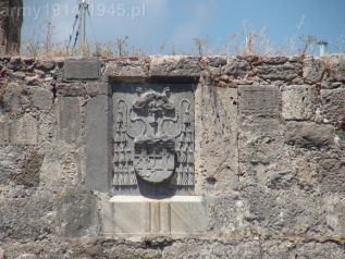 35. Piękna tarcza herbowa Pierre d'Aubusson, zdobi mur południowo-zachodni. 