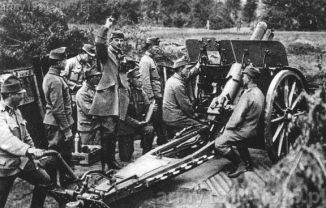 Austro-węgierska haubica w akcji.
