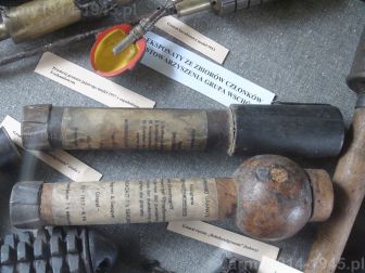 17. Granaty ręczne „Rohrhandgranate” – walec i kulowy. 