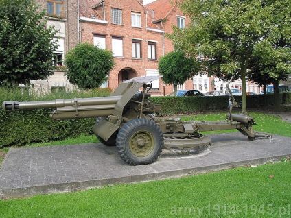 Haubica znajdująca się w Warneton (Belgia). Opis w Wikipedii sugeruje jego polskie pochodzenie. „Français : Warneton (Belgique), Semble être une version modernisée de l'obusier Skoda 100 mm modèle 14/19 howitzer de campagne, ayant peut-être été produit en Pologne. English: Warneton (Belgium). Appears to be a modernised version of the Skoda 10 cm model 14/19 field howitzer, possibly developed in Poland.”