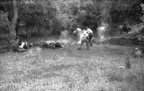 Już trzeciego dnia walk Niemcy rozpoczęli terror. W Kandanos i Kondomari zrównano domy z ziemią a większość mężczyzn w wieku 18-55 lat rozstrzelano, co było początkiem okupacji.
